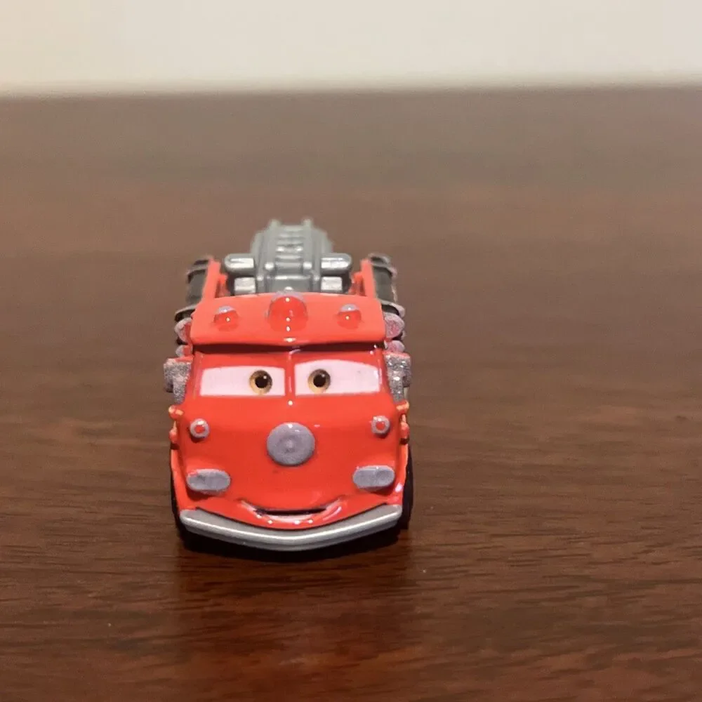 Disney Pixar Cars Mini Racers Race & Rescue - Red Fire Truck